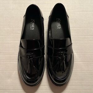 JONES NEW YORK Women’s black shiny loafers - Size 8 1/2